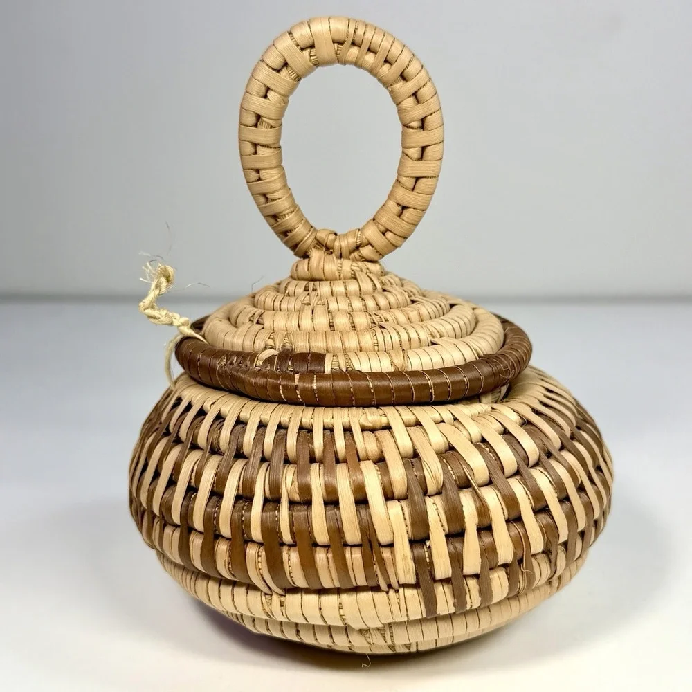 Vintage Handwoven Coiled Lidded Basket Natural Fiber Grass Loop Handle 5.5